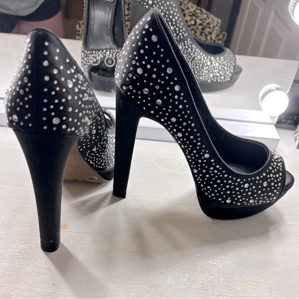 Vince Camuto US Women’s size 7.5 Black Satin Crystal 5” Pump